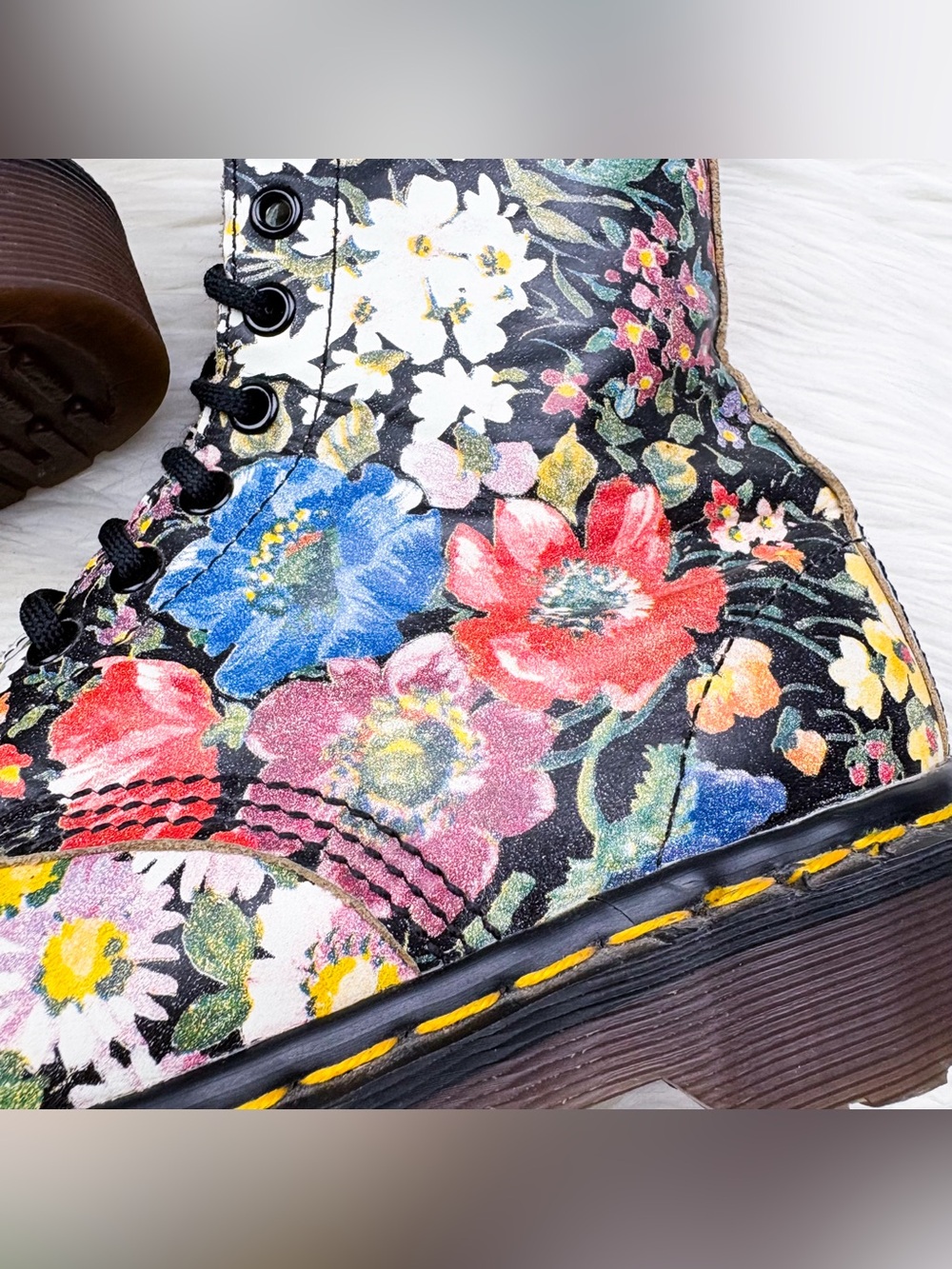 Dr. Martens Made in England 90s Sienna Miller Wanderlust Floral 1460 Pascal Boot - Picture 5 of 12